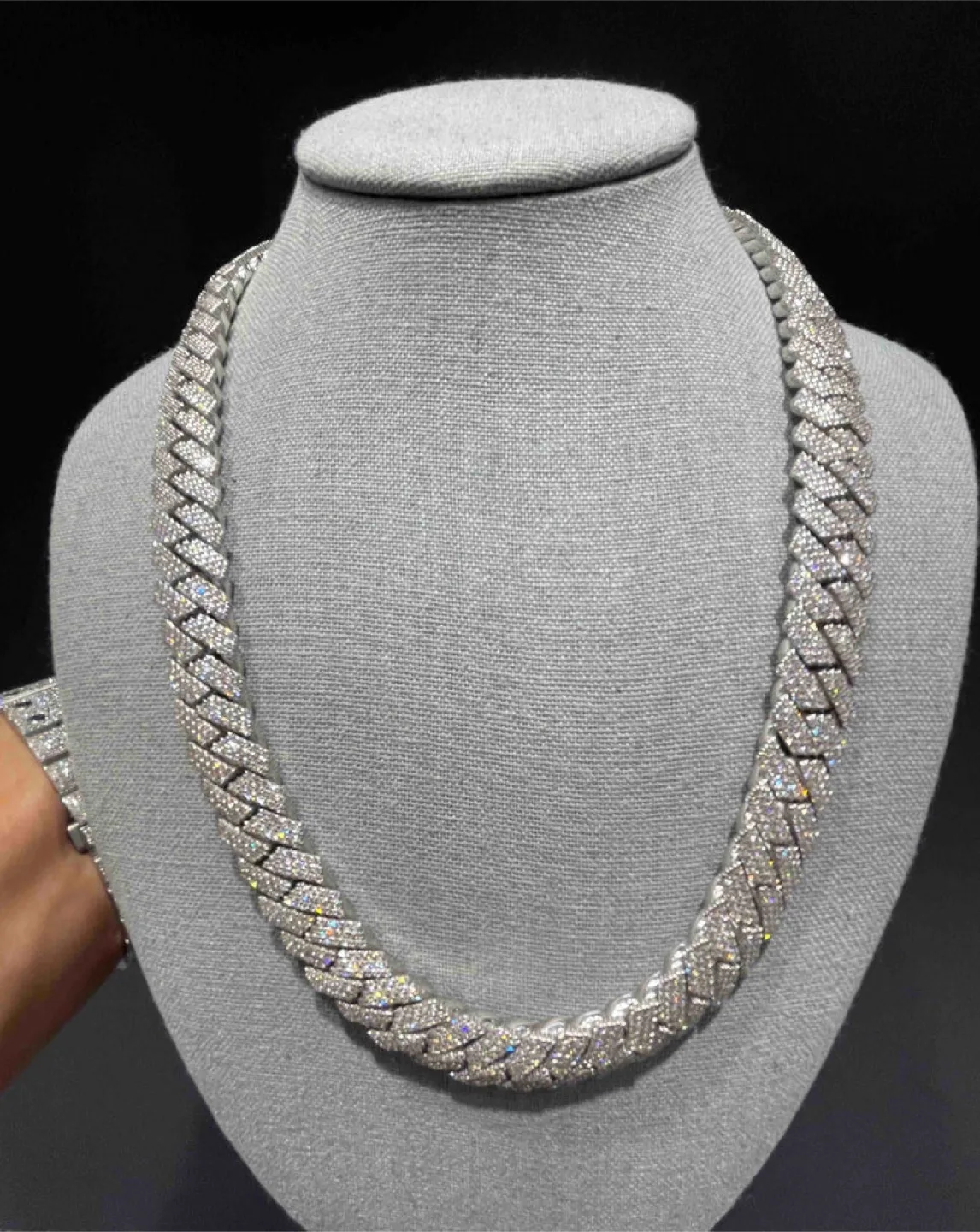 Diamond Cuban Link Chain Necklace image indicator(3)
