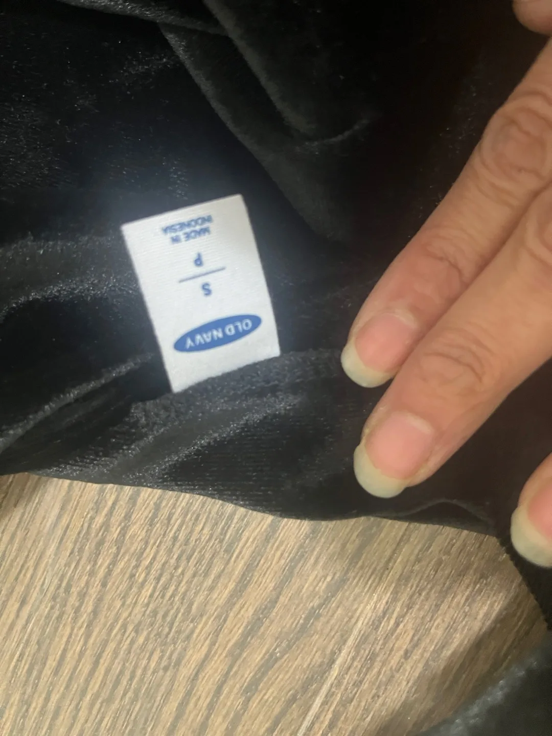 Old Navy Black Velvet Tank Top & Vero Moda Velvet Pants image indicator(3)