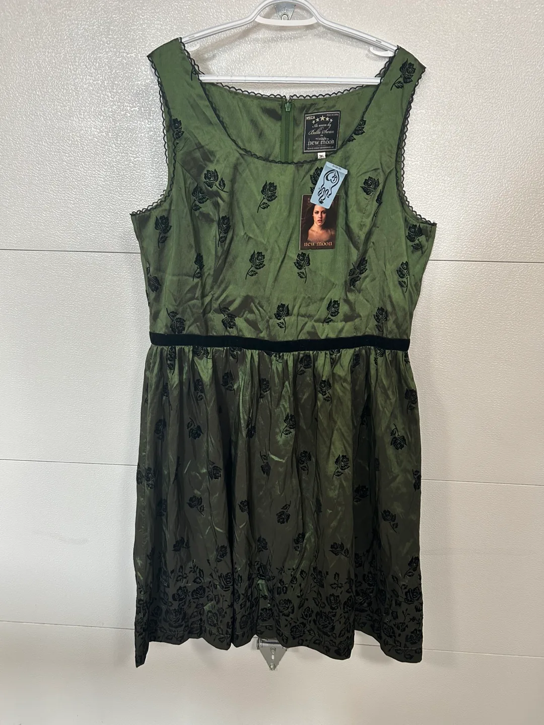NECA Bella's Birthday Dress - Twilight New Moon - 3XL thumbnail