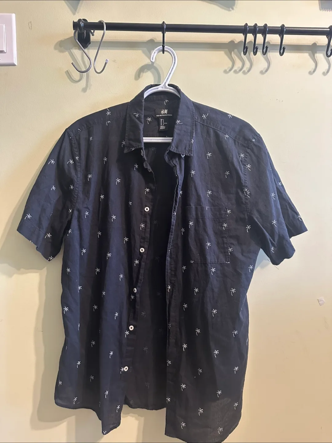 Mens Tropical Black H&M Button Up Shirt thumbnail