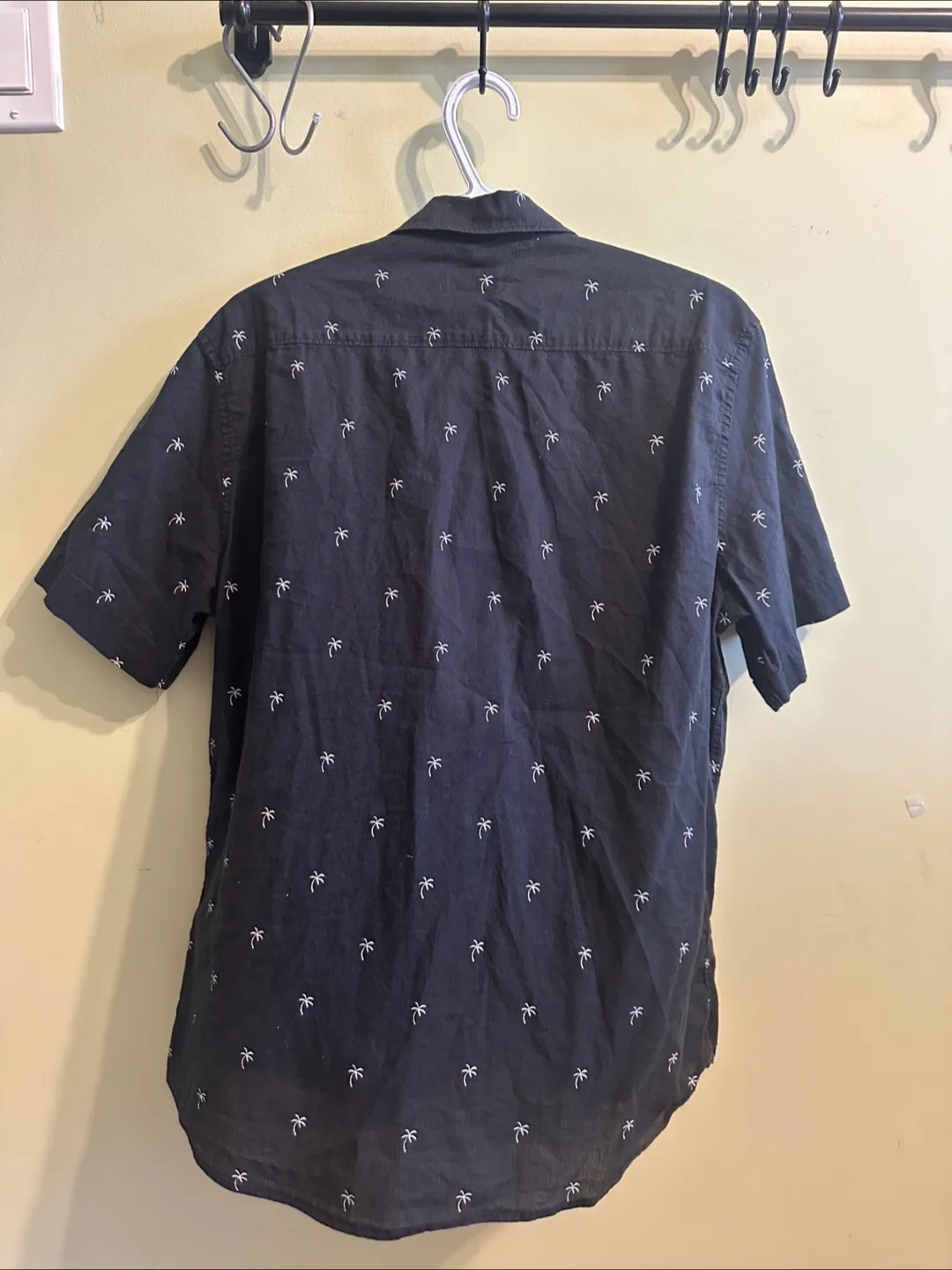 Mens Tropical Black H&M Button Up Shirt image indicator(3)