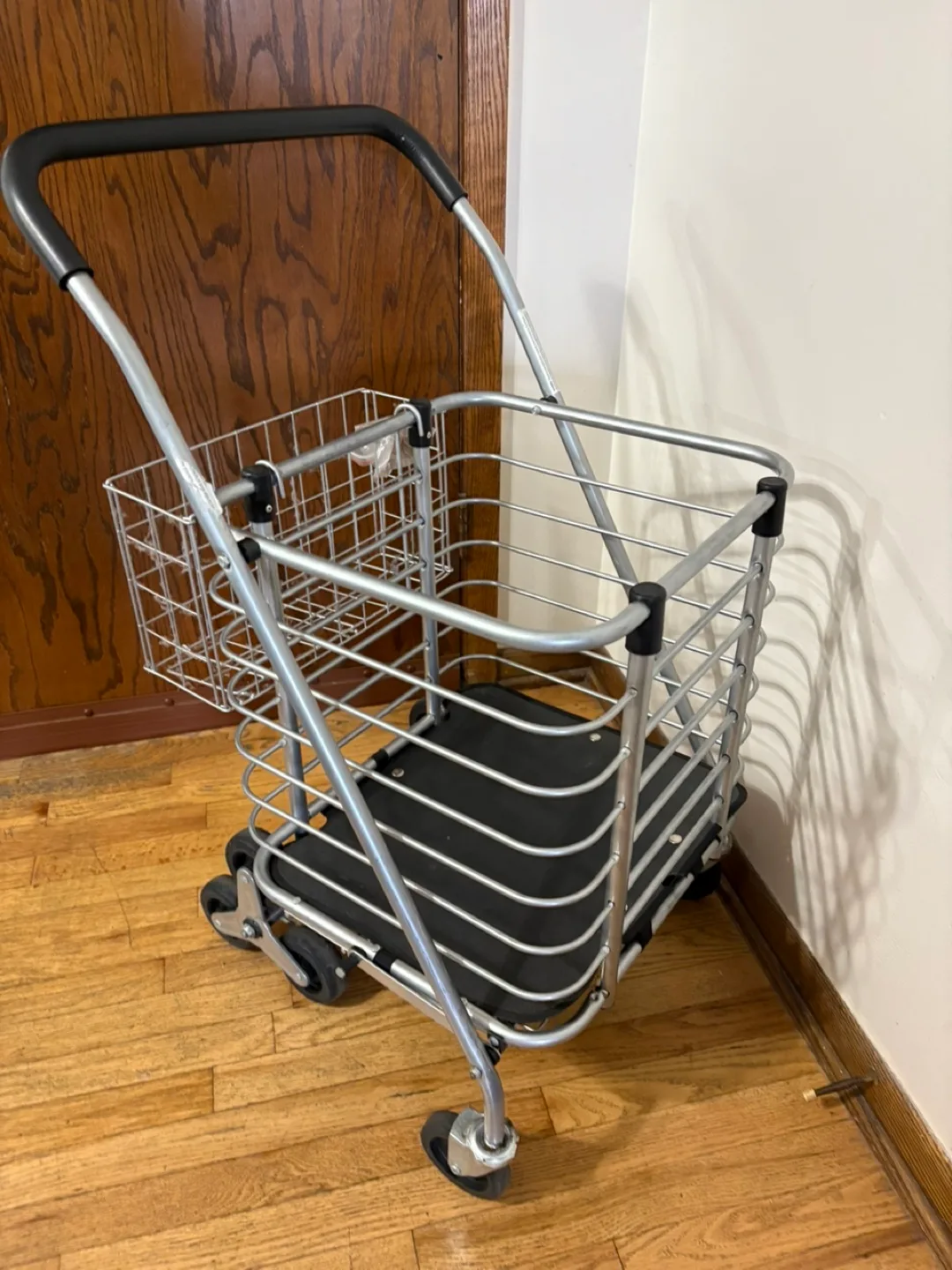 Milwaukee Easy Climb Shopping Cart image indicator(3)