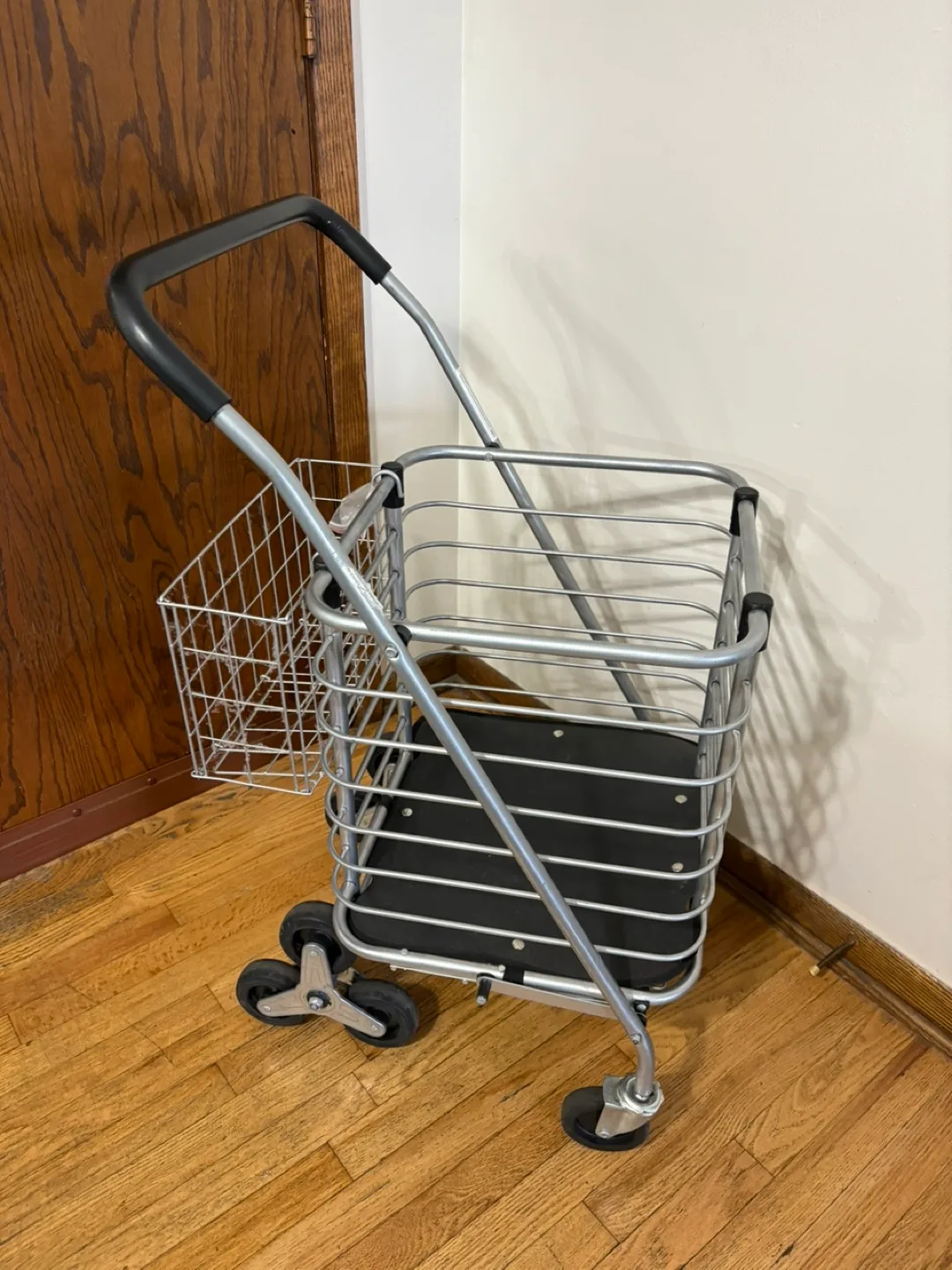 Milwaukee Easy Climb Shopping Cart image indicator(4)
