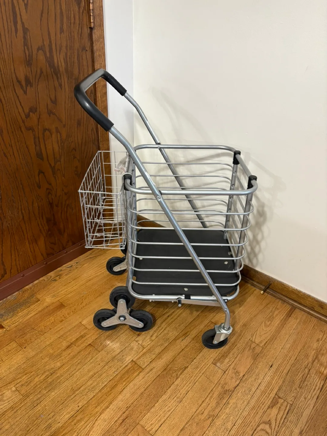 Milwaukee Easy Climb Shopping Cart image indicator(2)