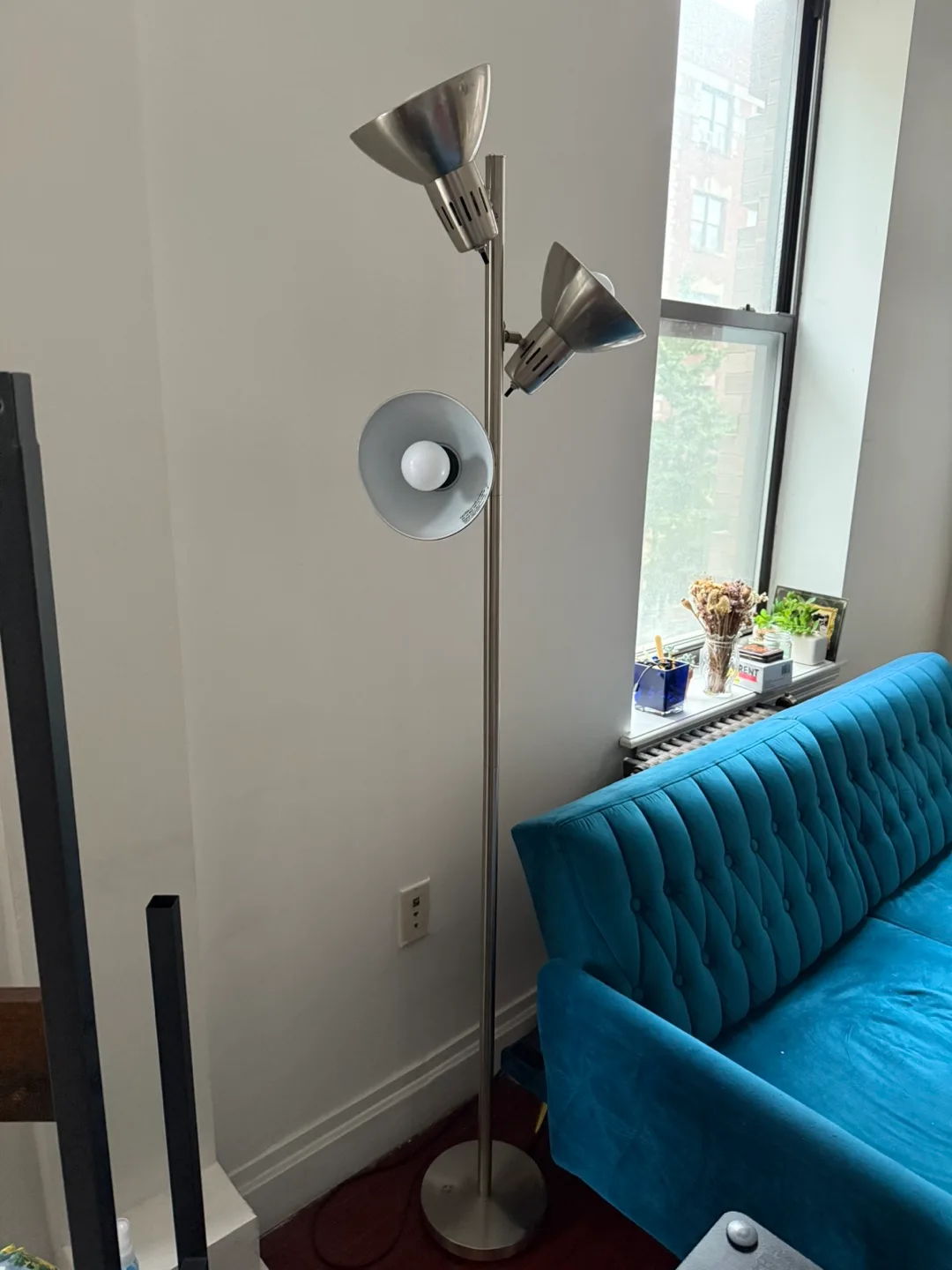 Silver Metal Floor Lamp image indicator(2)