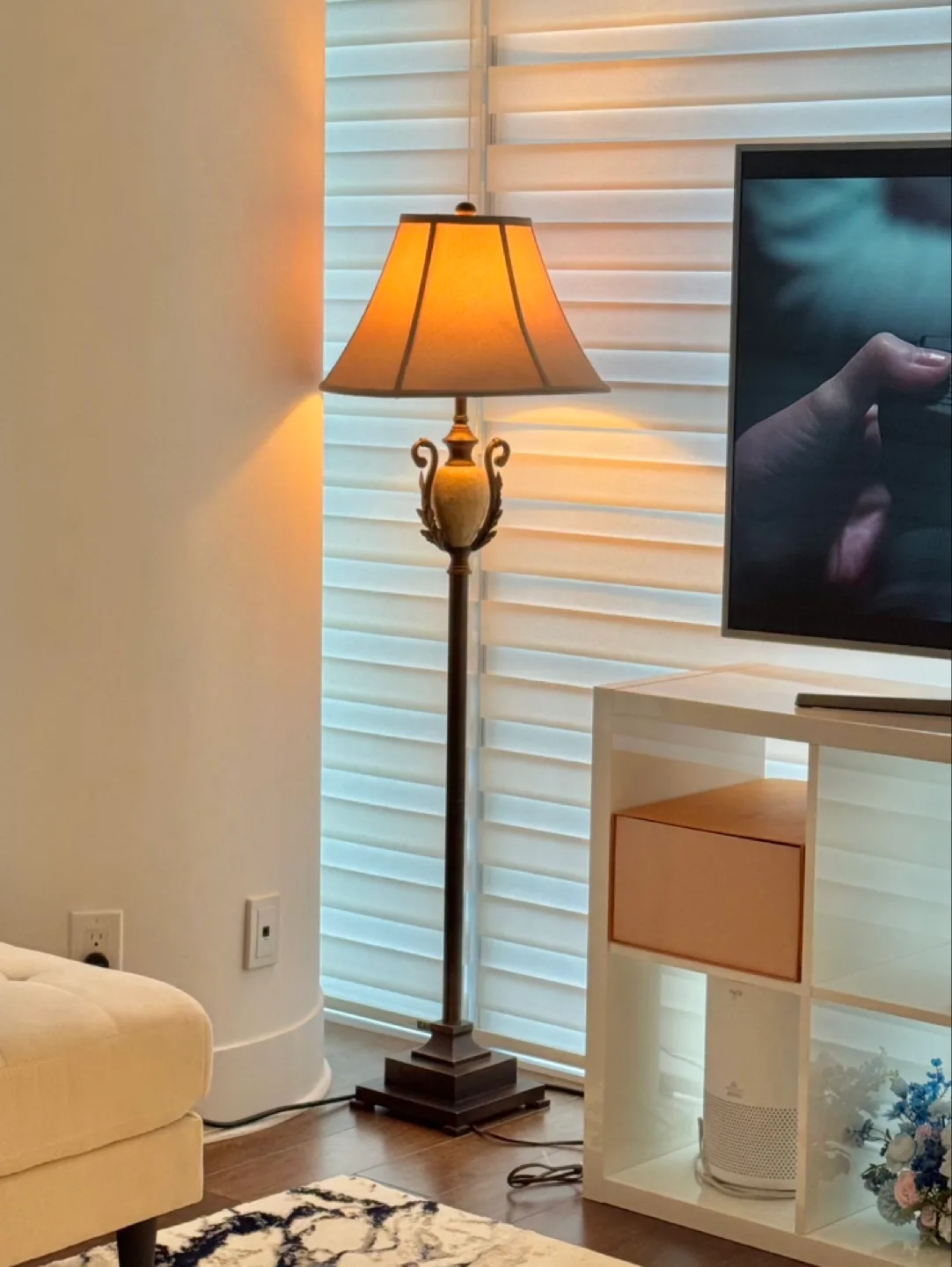 Elegant Floor Lamp image indicator(2)