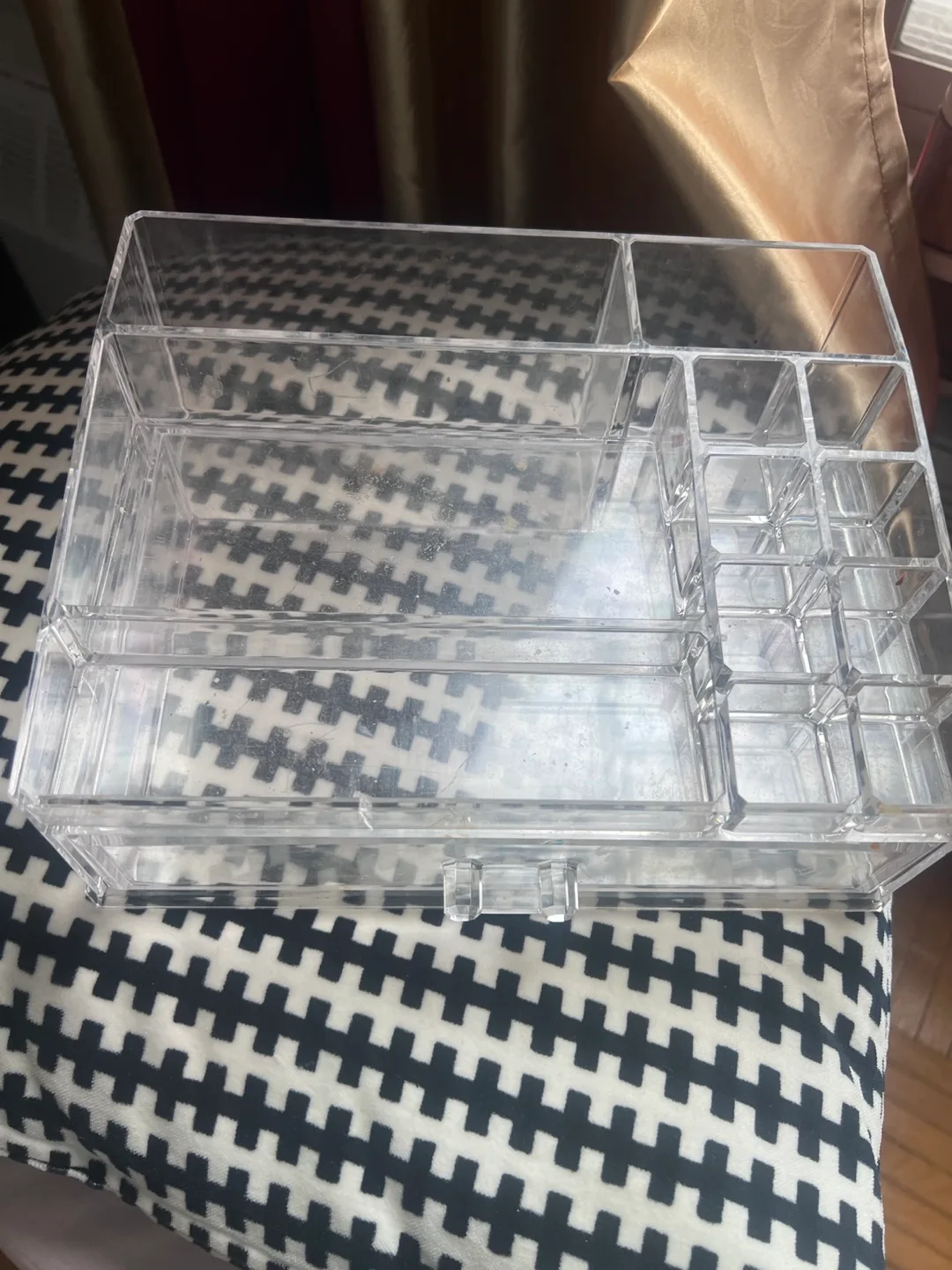 Clear Acrylic Makeup Organizer thumbnail