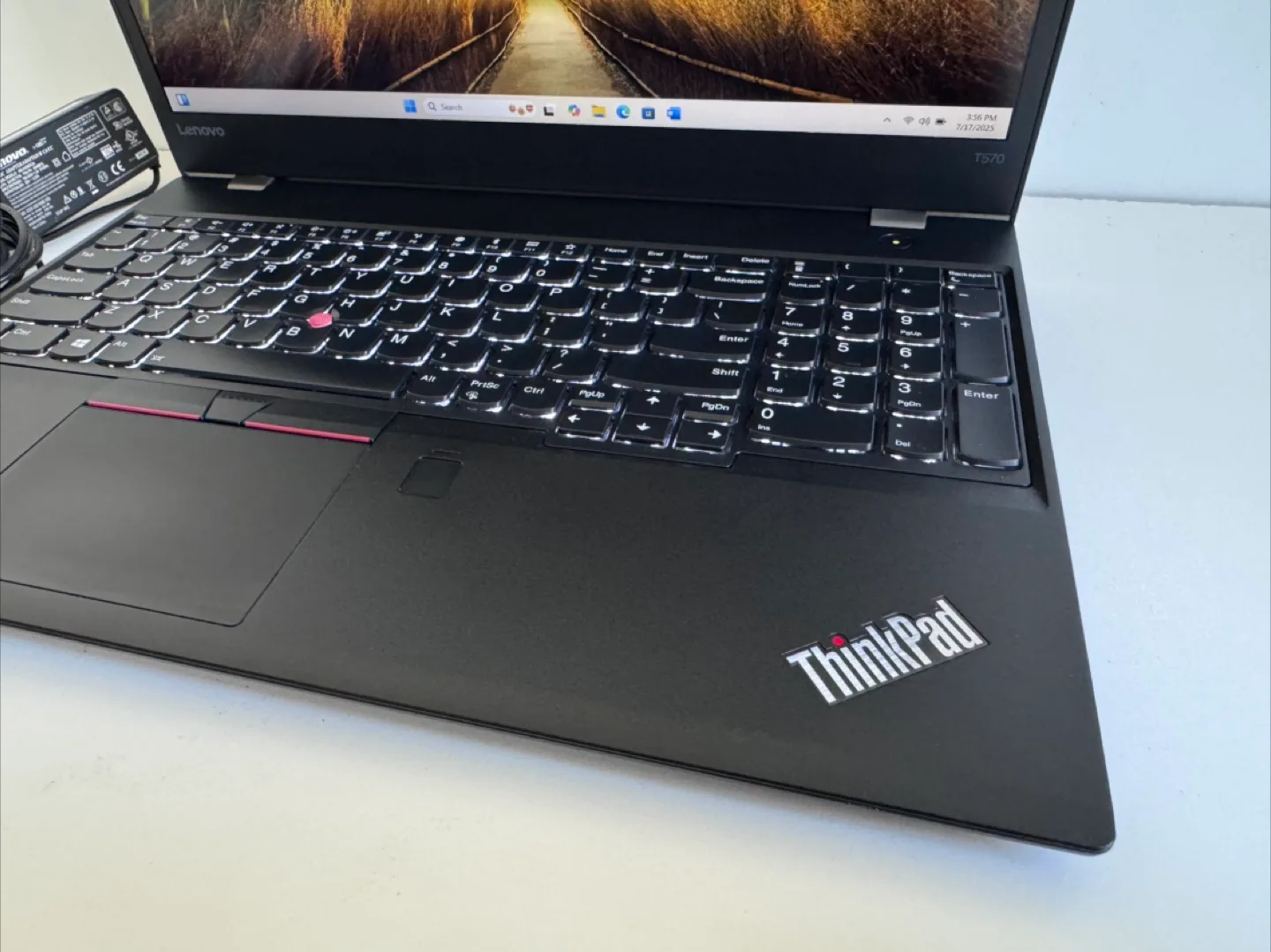 Lenovo T570 i5/7th-16GB/256GB/Win 11 Laptop image indicator(7)