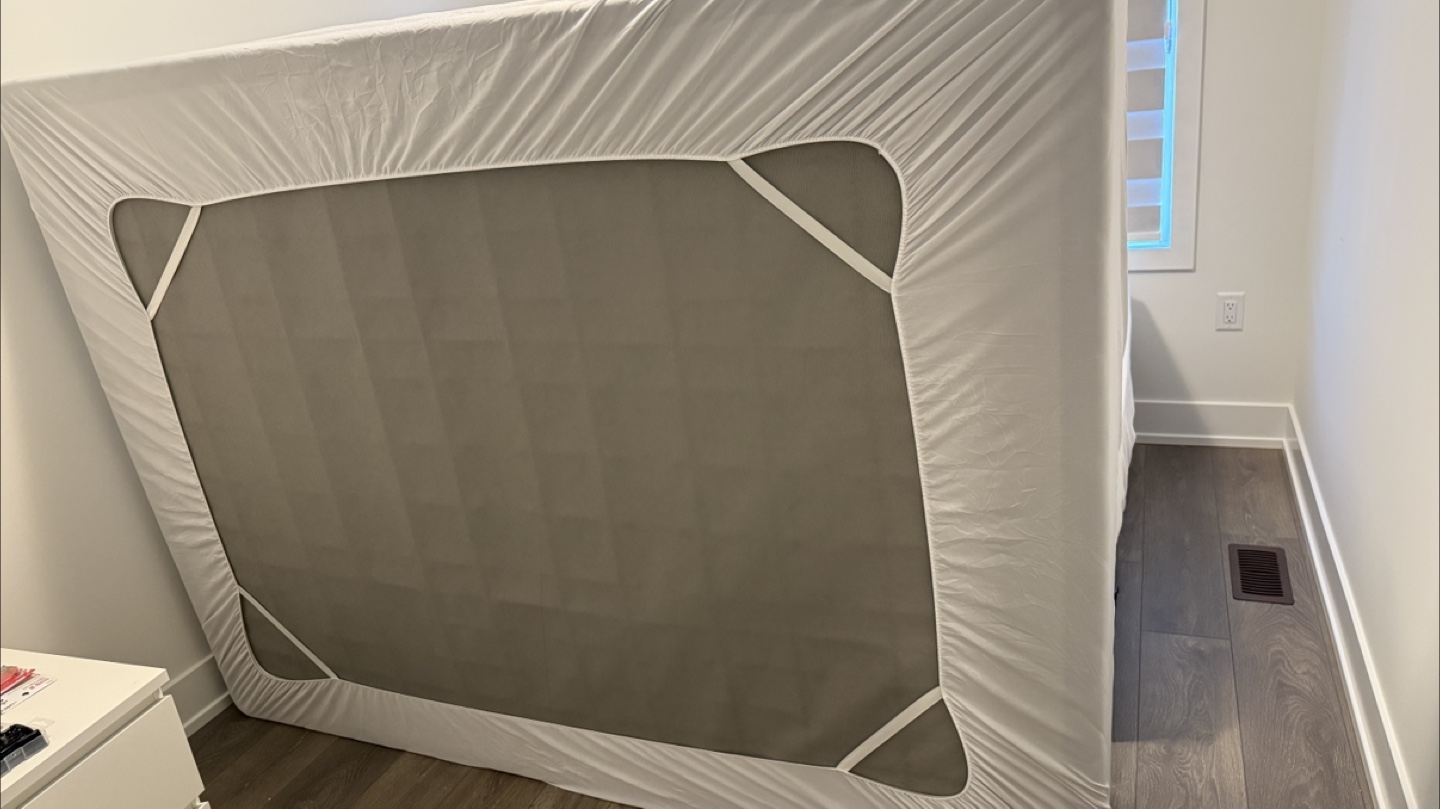 Queen box spring & White Fitted Sheet - Queen Size