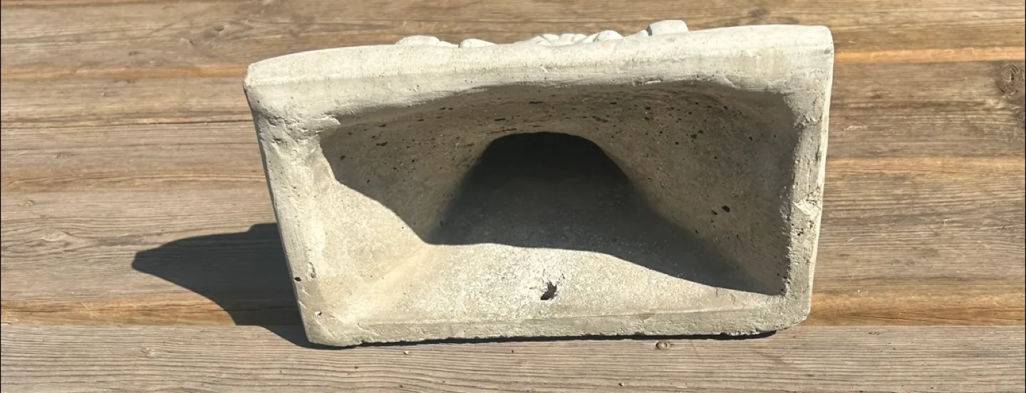 Decorative Concrete garden planter sconce image indicator(3)