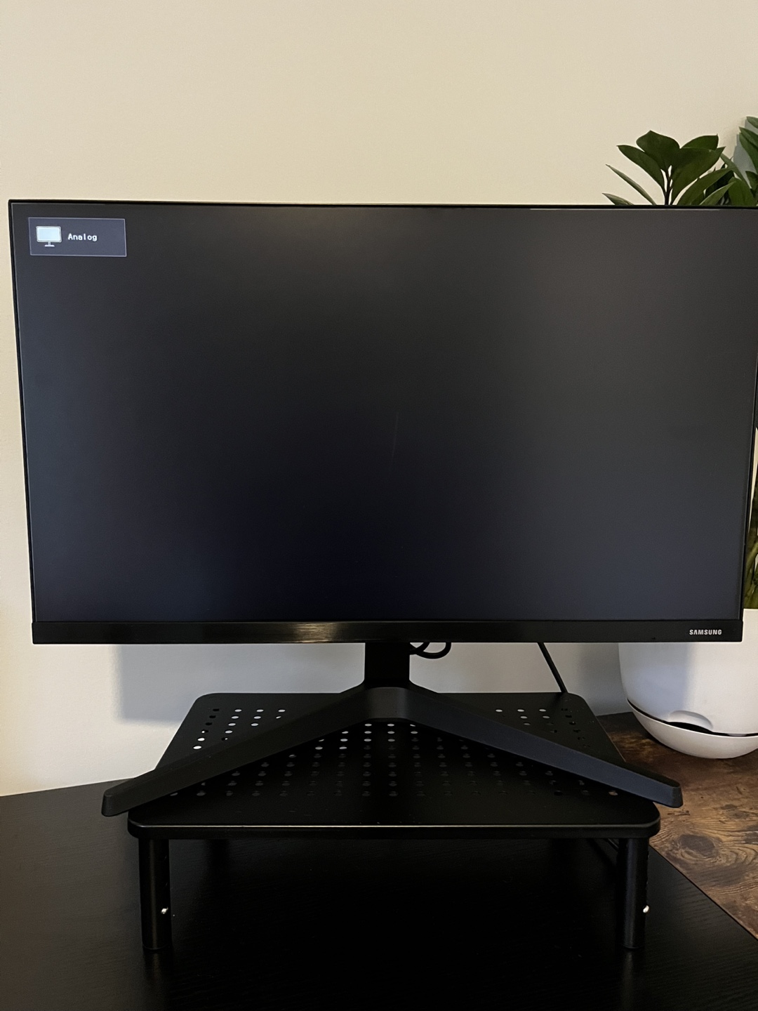 Samsung 24-inch LED Monitor + free monitor stand! - photo 4
