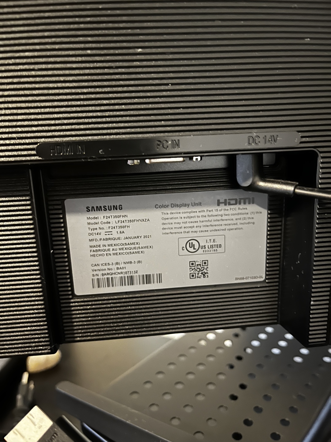 Samsung 24-inch LED Monitor + free monitor stand! - photo 3