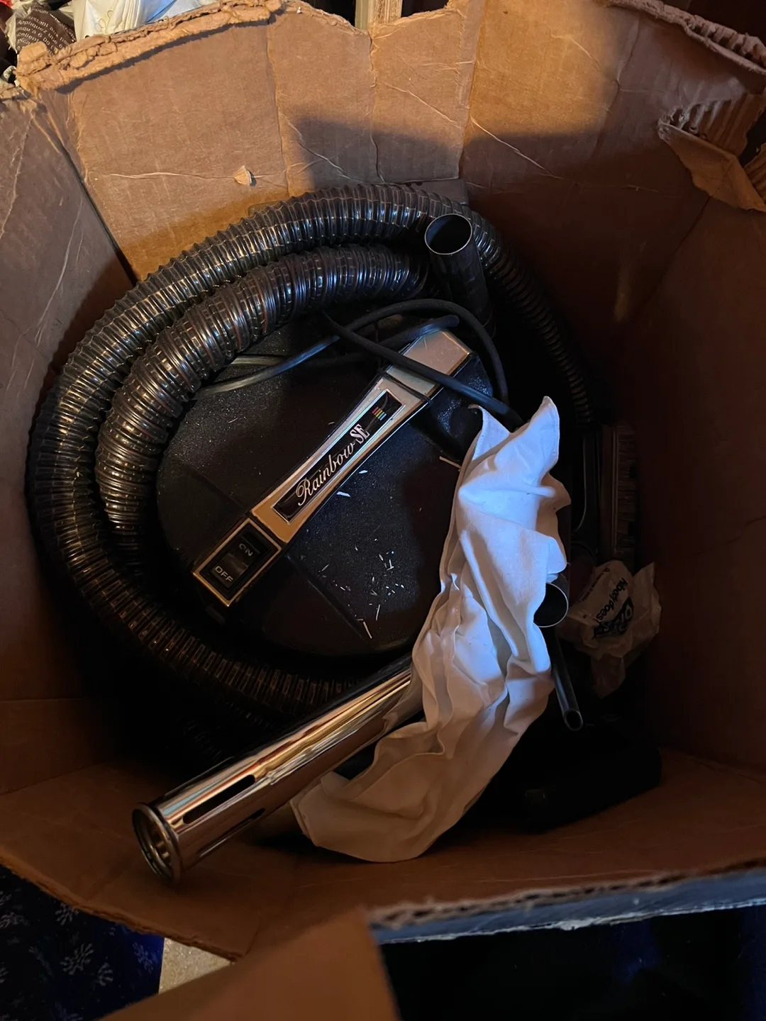 Rainbow SE Vacuum Cleaner thumbnail