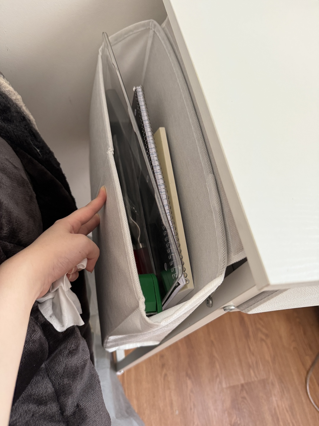 White Desk + book compartment in + Hanger - photo 2