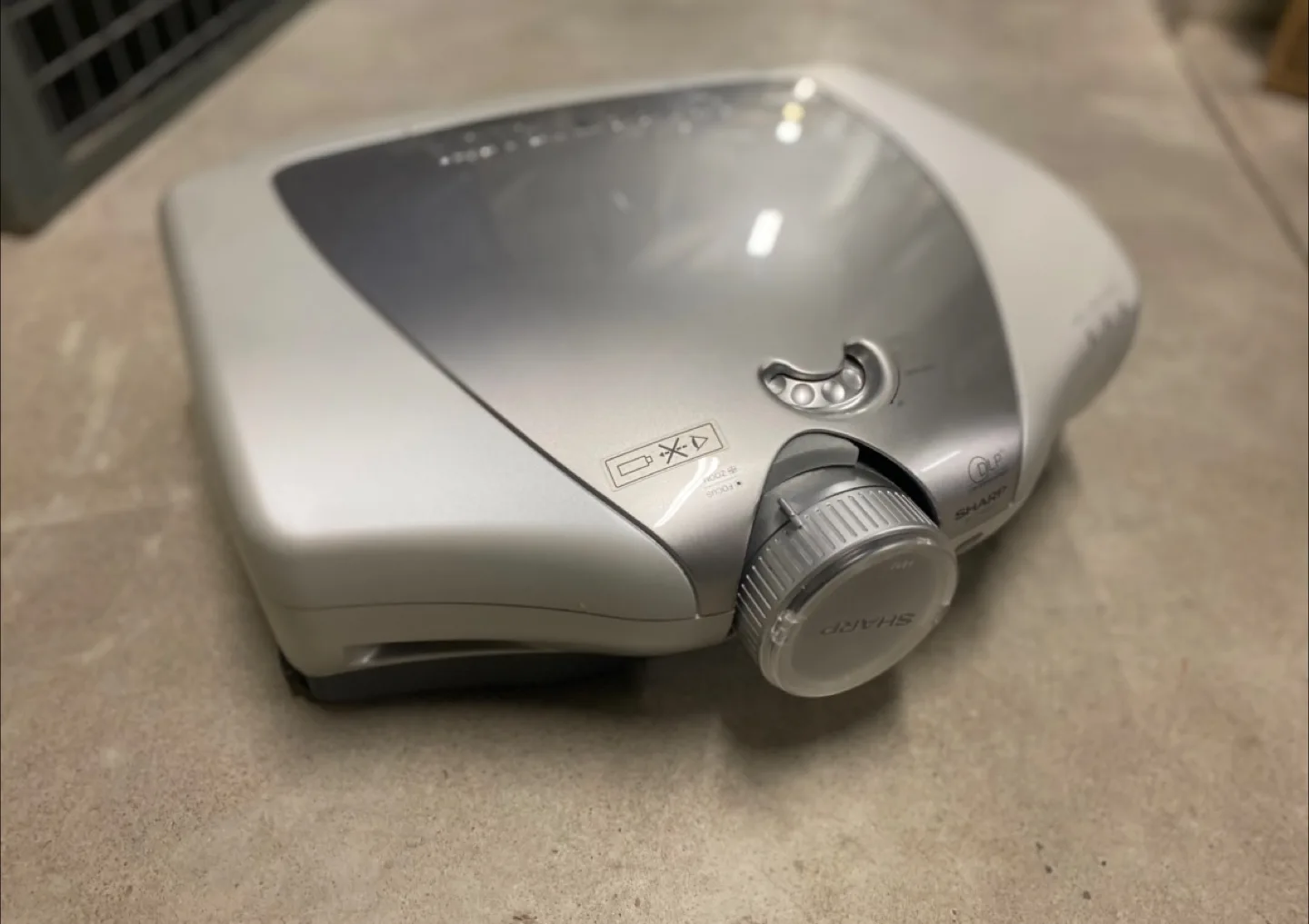 Sharp XV-Z10000 Projector thumbnail