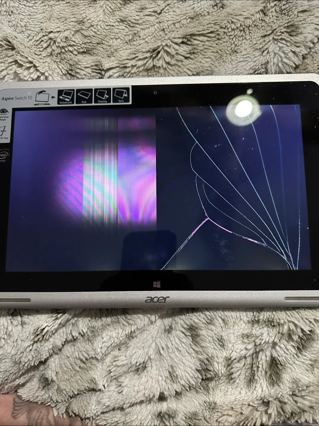 Acer Aspire Switch 10 - Cracked Screen image indicator(2)