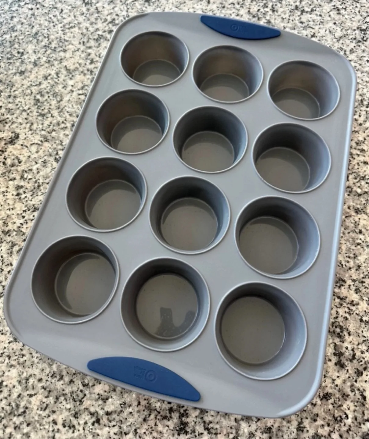 Sillicone Muffin Pan 12-Cup 🥕 thumbnail
