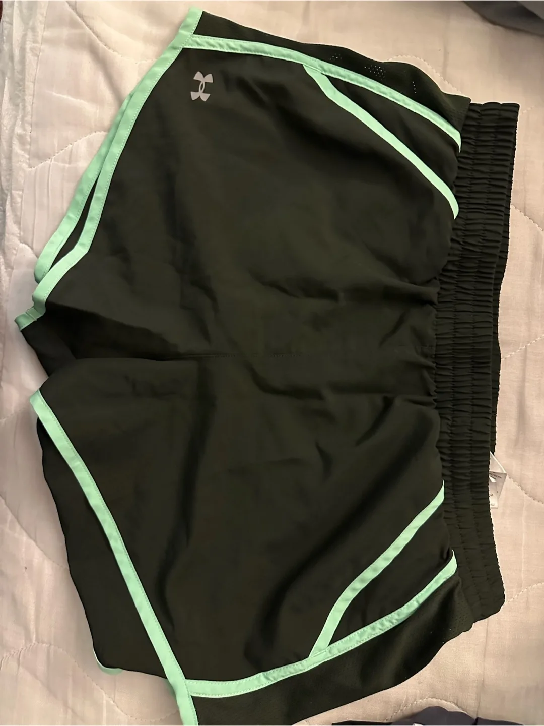 Under Armour HeatGear Black Shorts - Size M thumbnail