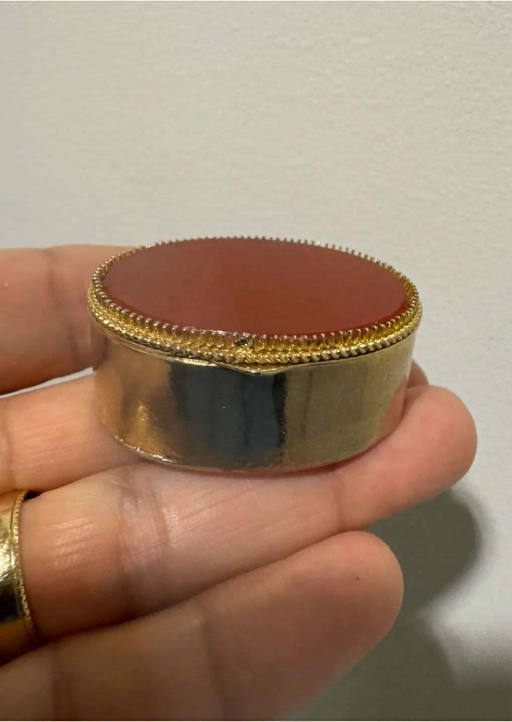 🇨🇦🍁Vintage Gold Tone Pill Box thumbnail