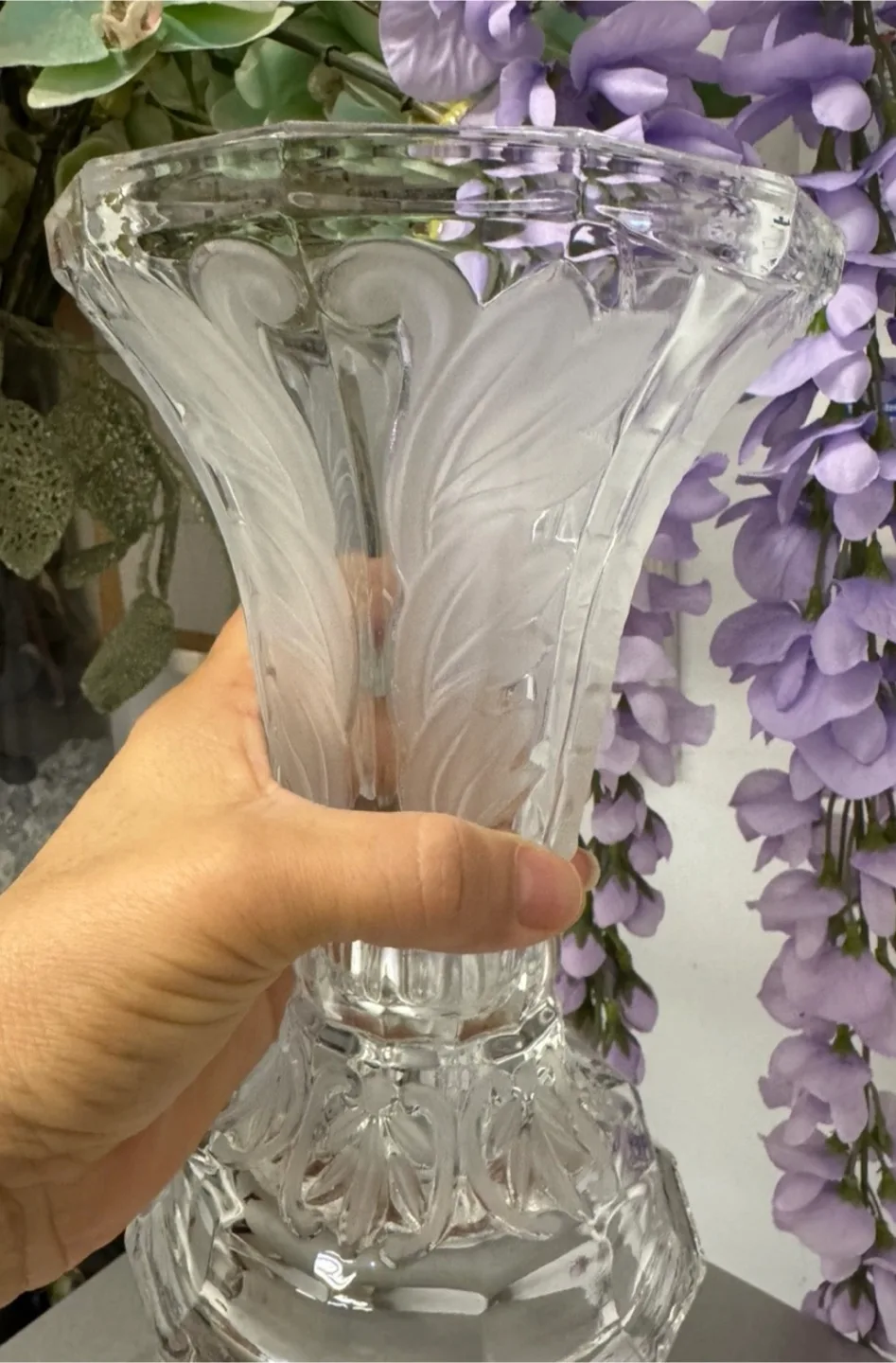 🇨🇦🍁Crystal Vase with Leaf Design thumbnail