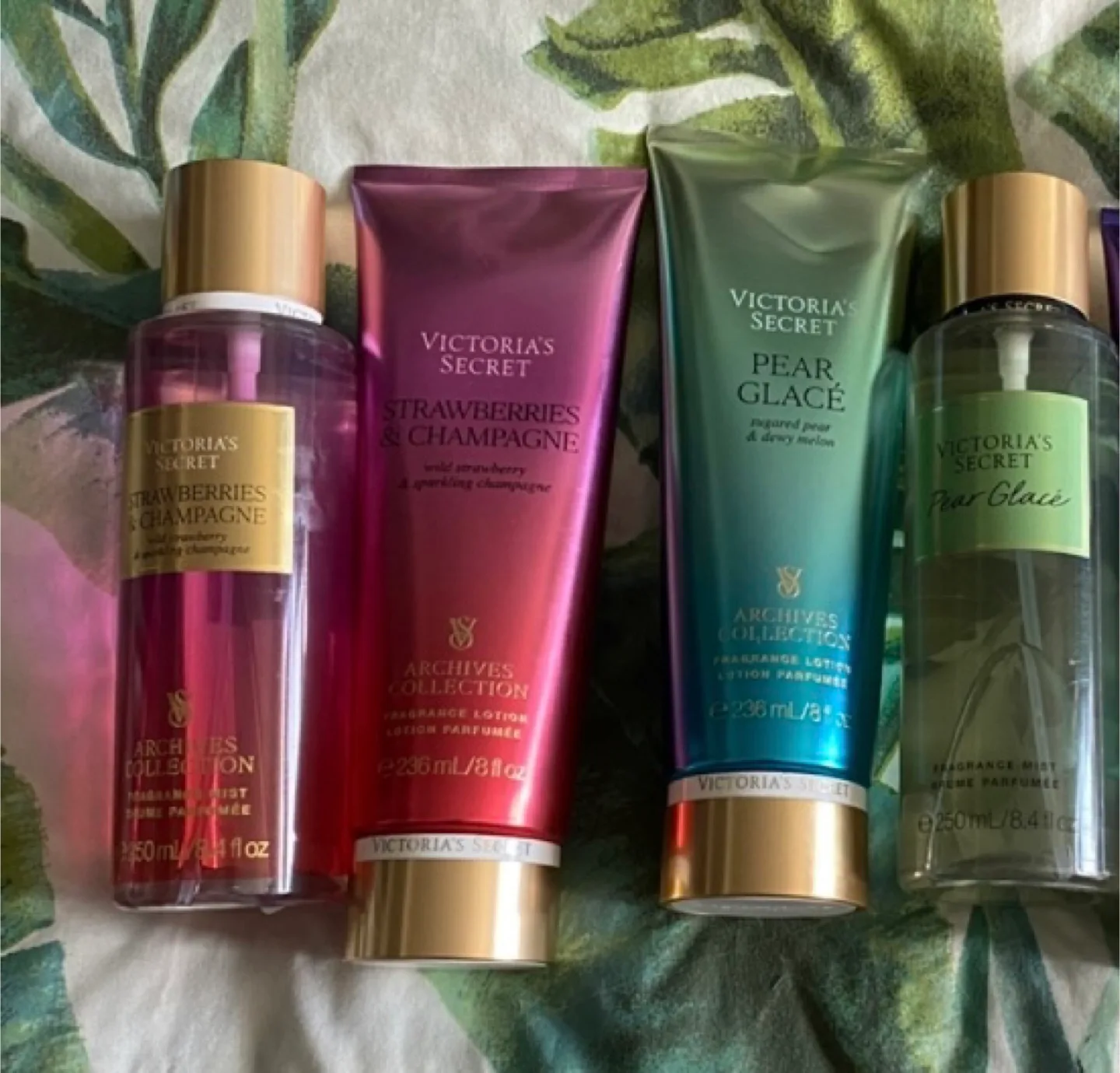 4pc bundle Victoria's Secret Fragrance and Lotion Set thumbnail