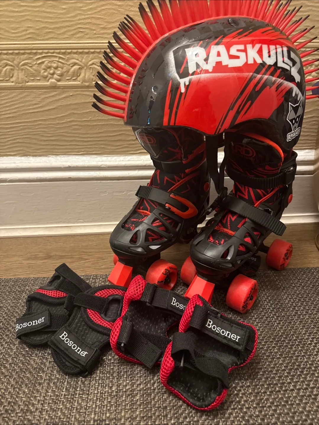 Raskullz Helmet + Roller Skates & Pads Set thumbnail
