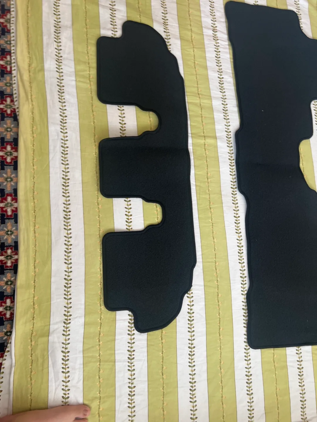 Toyota Highlander Black Floor Mats image indicator(2)