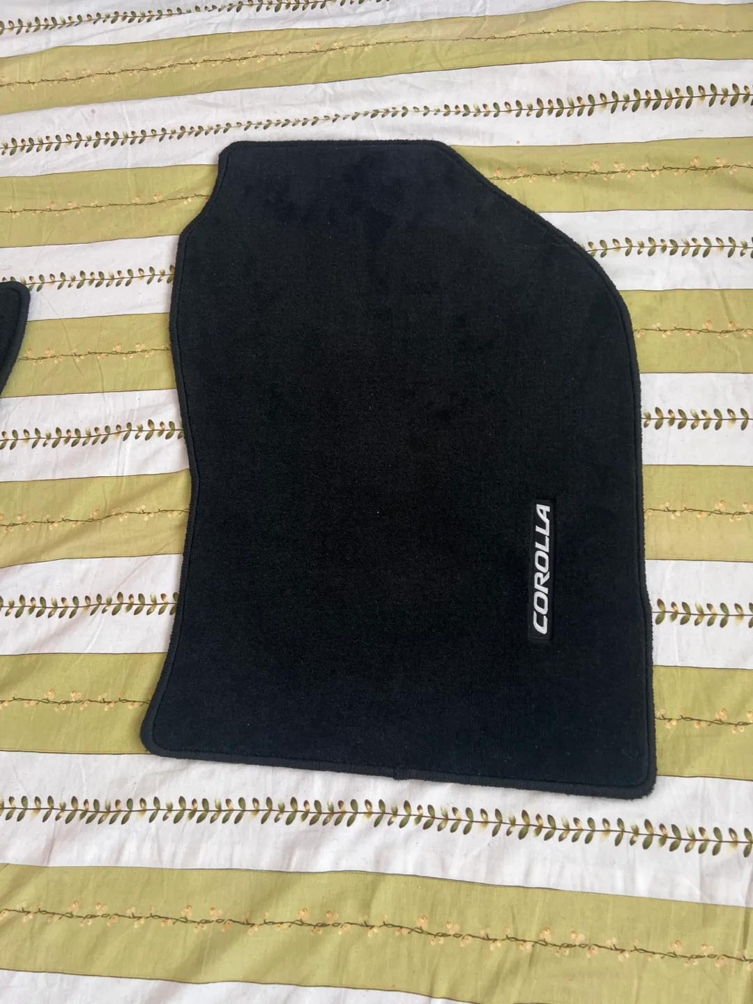 Toyota Corolla Black Floor Mats - Full Set image indicator(3)