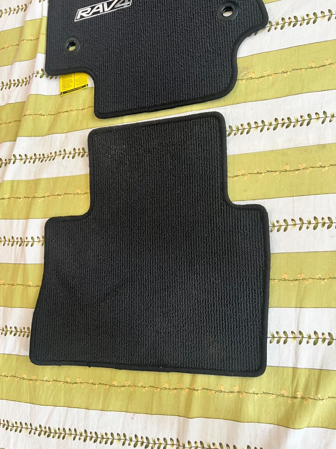 Toyota RAV4 Floor Mats - Black image indicator(4)