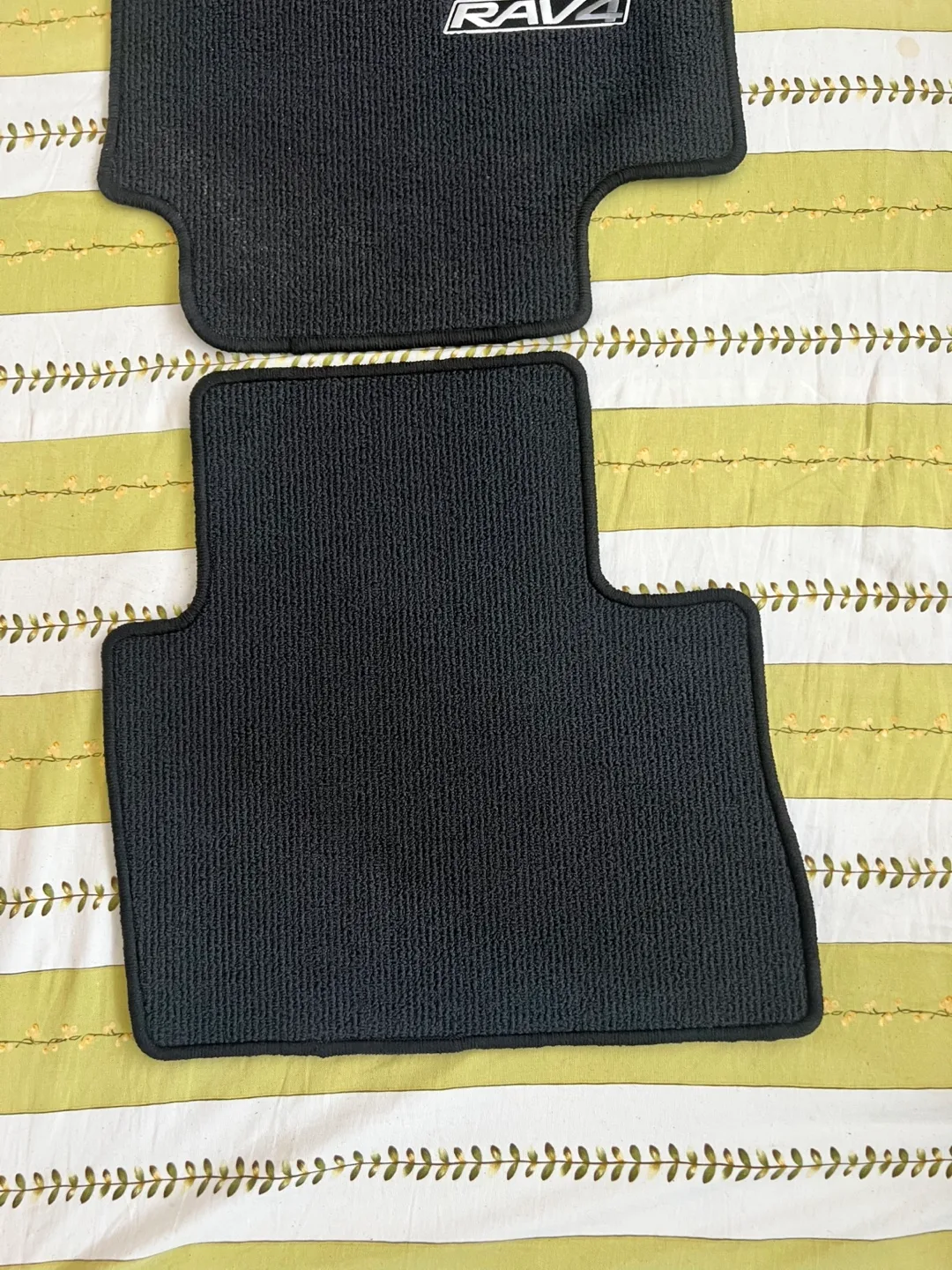 Toyota RAV4 Floor Mats - Black image indicator(5)