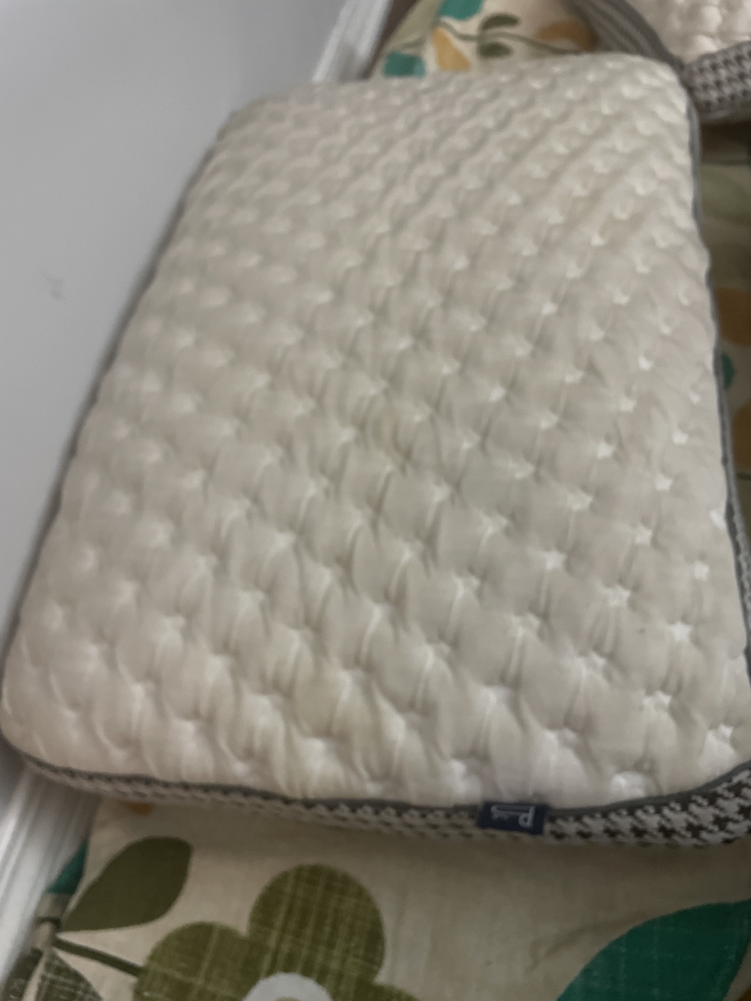 Pillow - photo 2