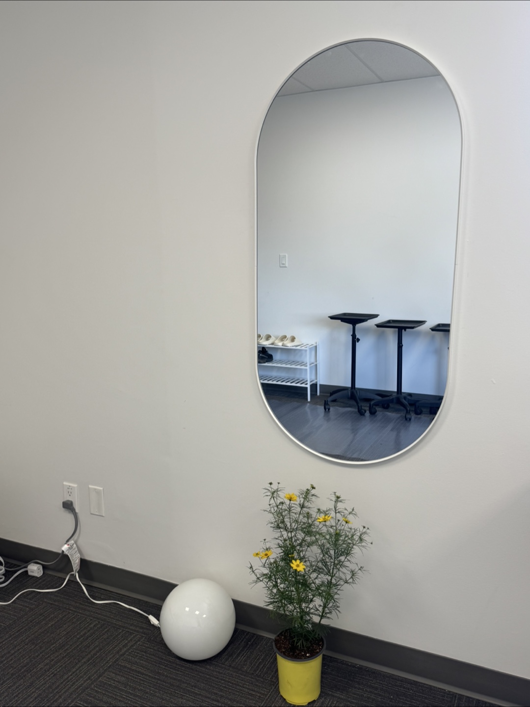 Shared Treatment Space – Artist Rental Opportunity - photo 2