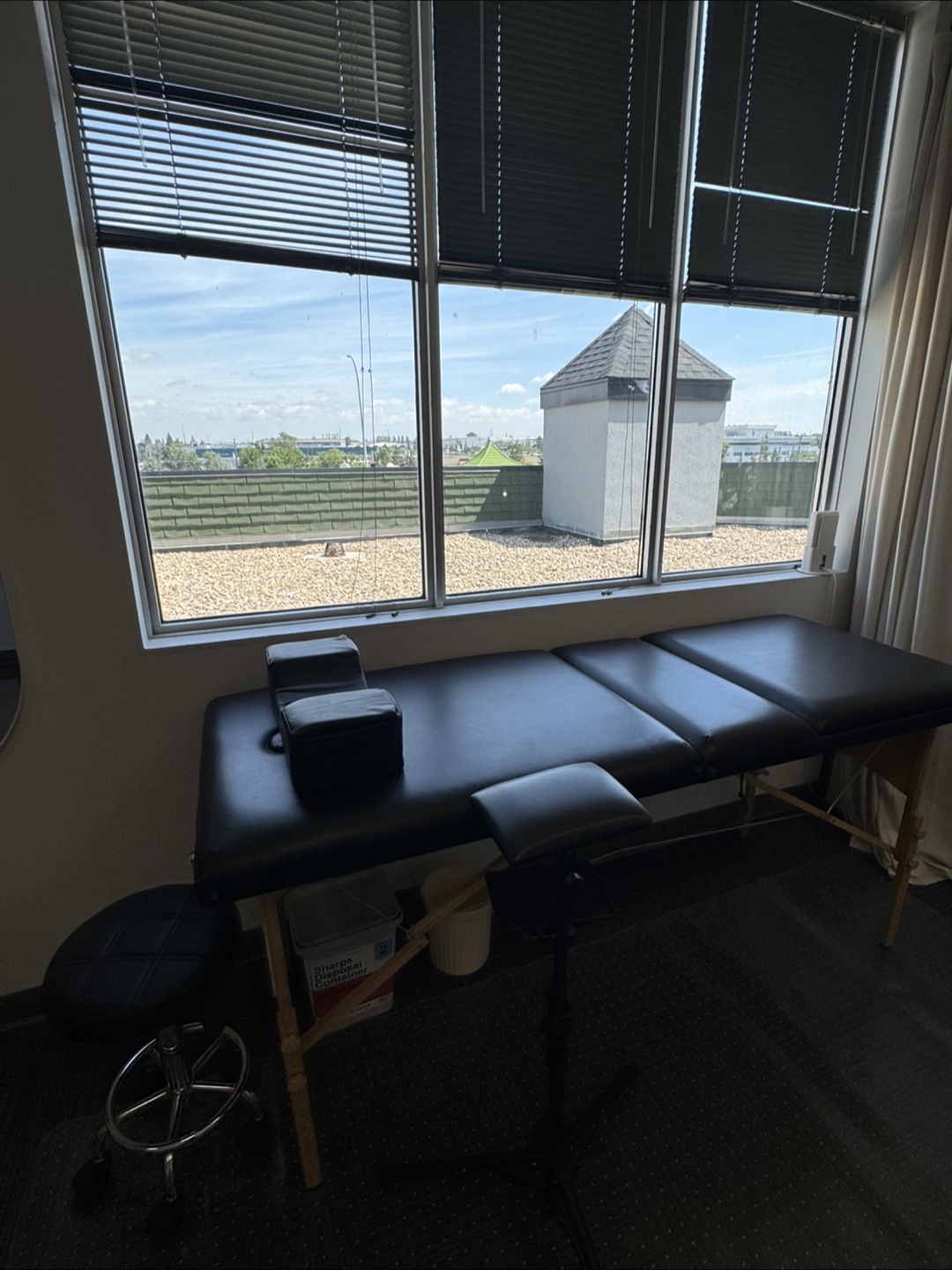 Shared Treatment Space – Artist Rental Opportunity - photo 4