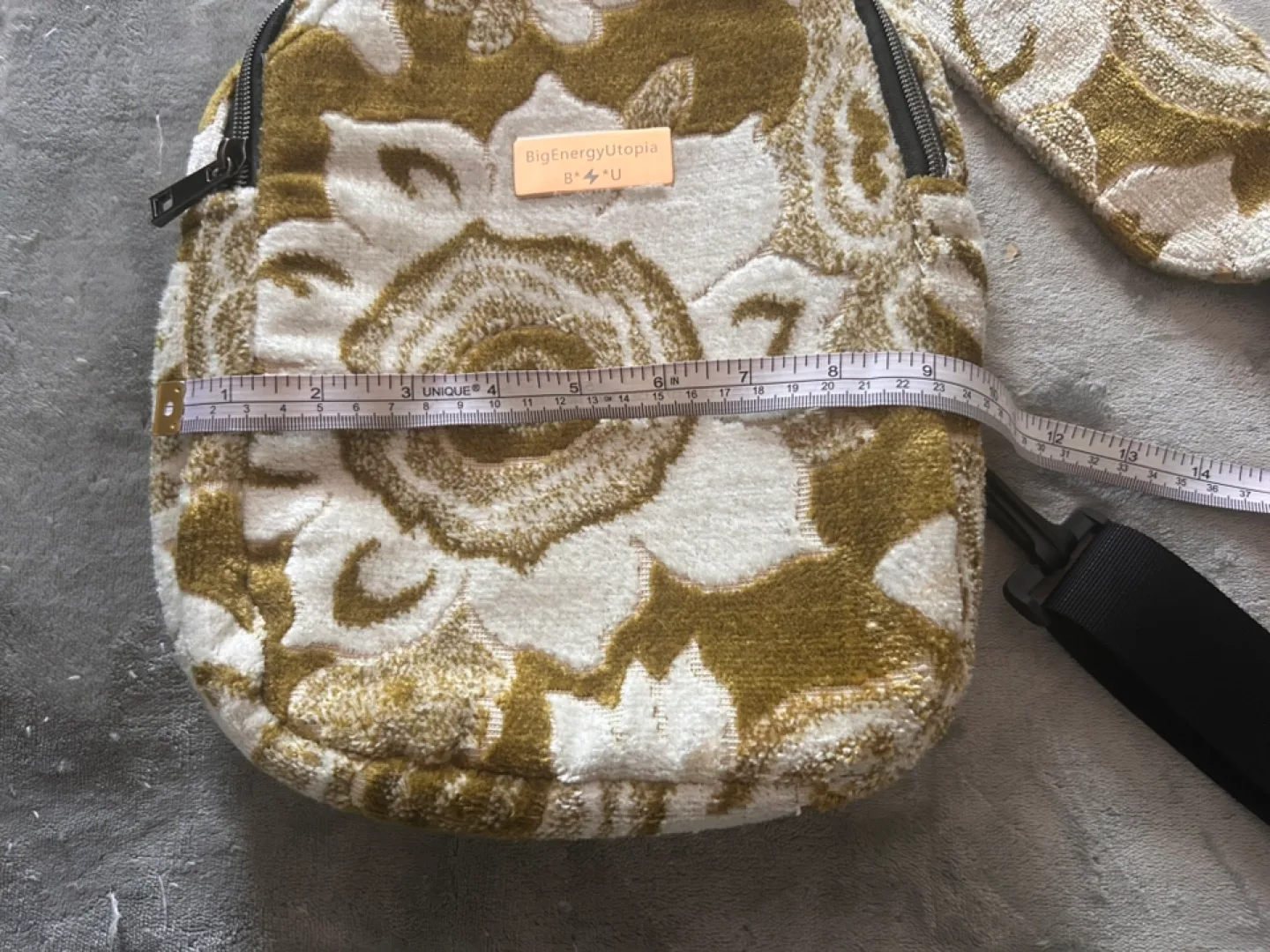 Unisex Comfortable Sling/Cross Body Bag image indicator(4)