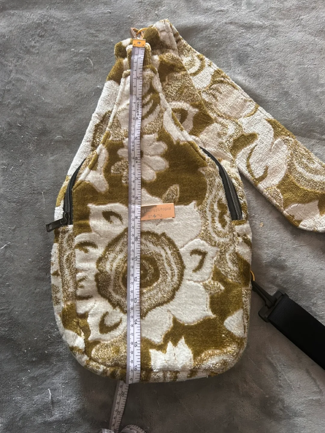 Unisex Comfortable Sling/Cross Body Bag image indicator(3)