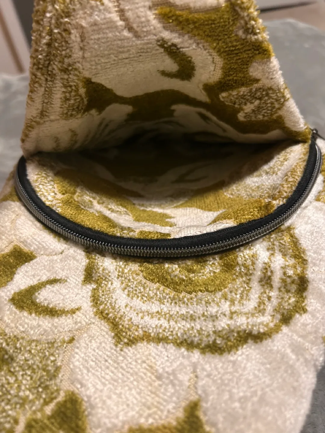 Unisex Comfortable Sling/Cross Body Bag image indicator(7)