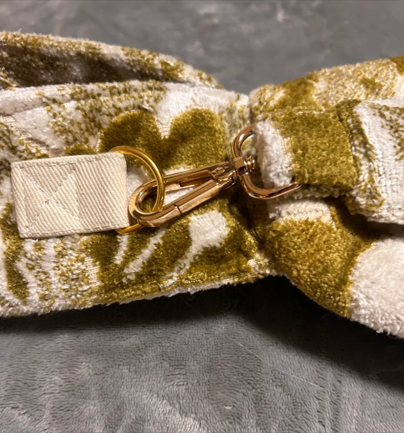 Unisex Comfortable Sling/Cross Body Bag image indicator(9)