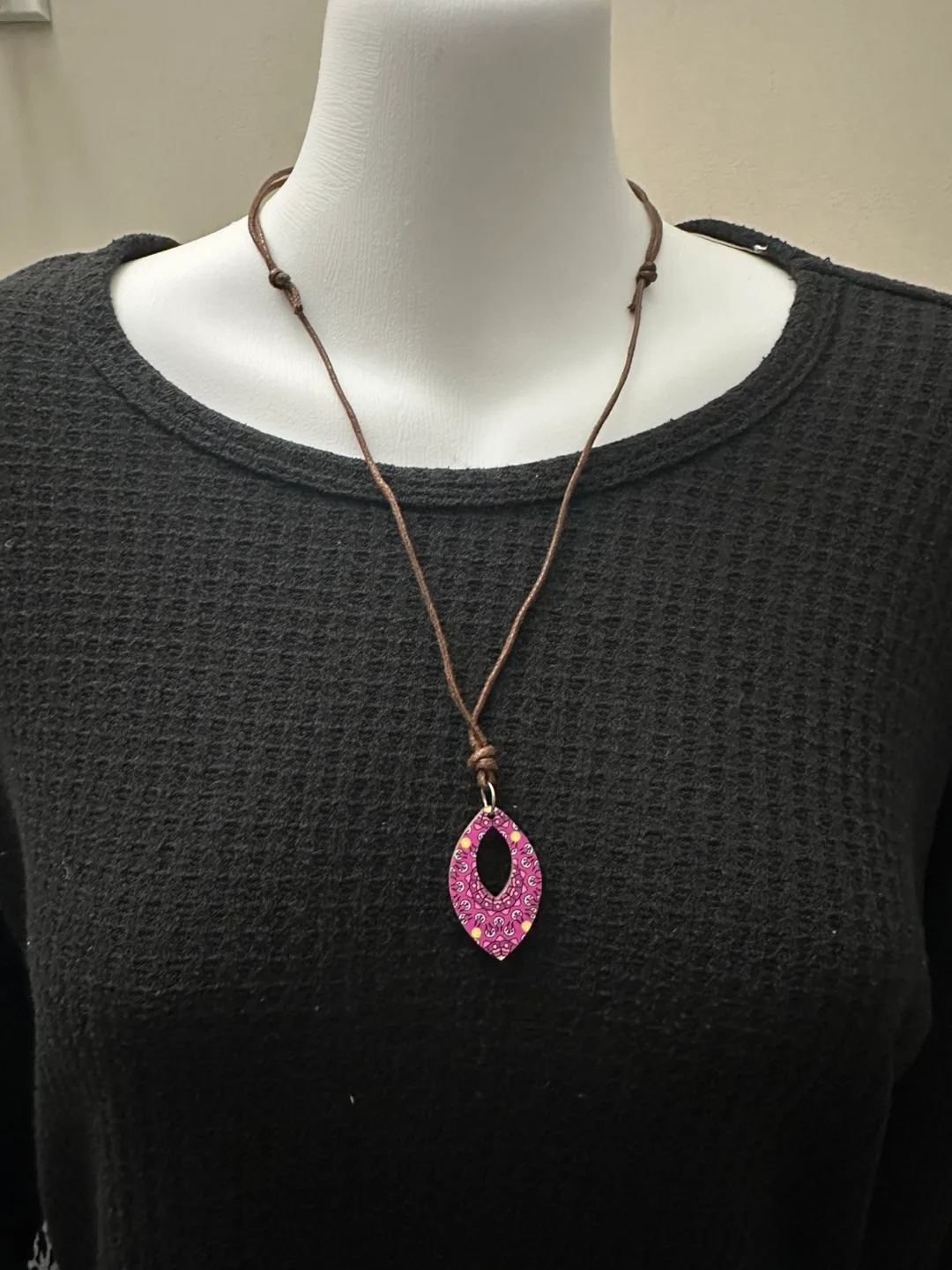 Adjustable Teardrop Pendant Necklace thumbnail