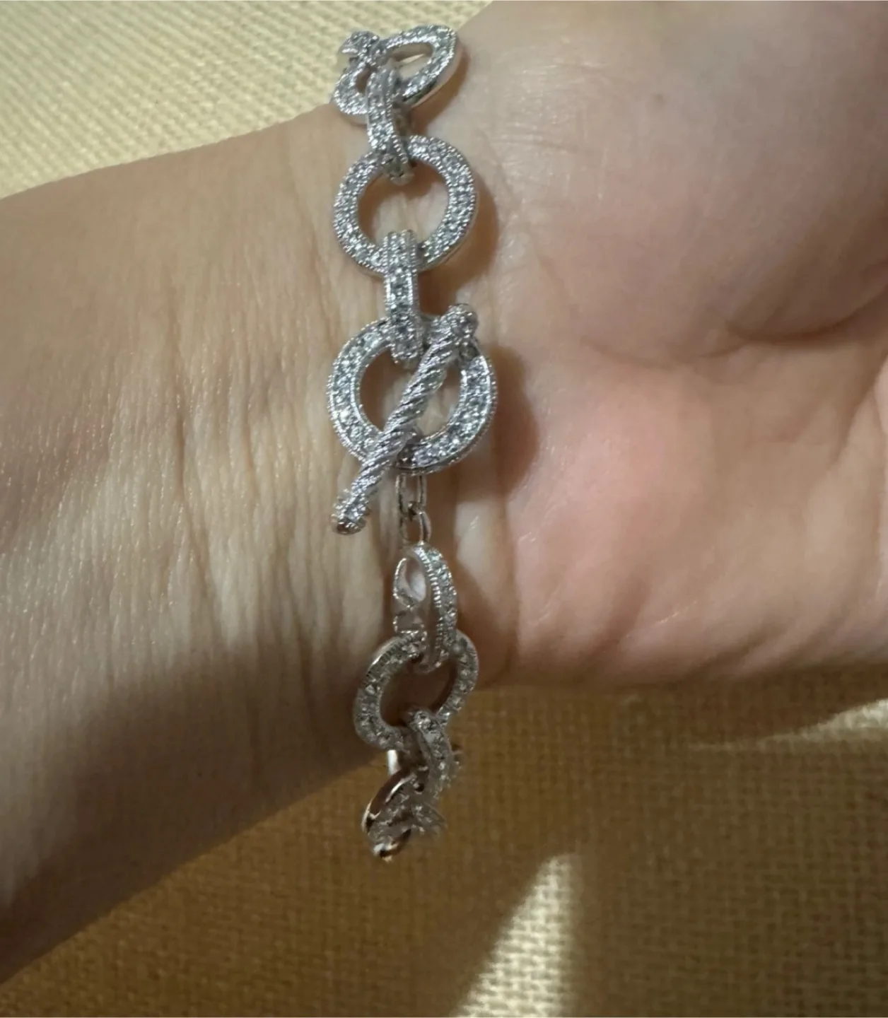 🇨🇦🍁Silver Tone Toggle Bracelet thumbnail