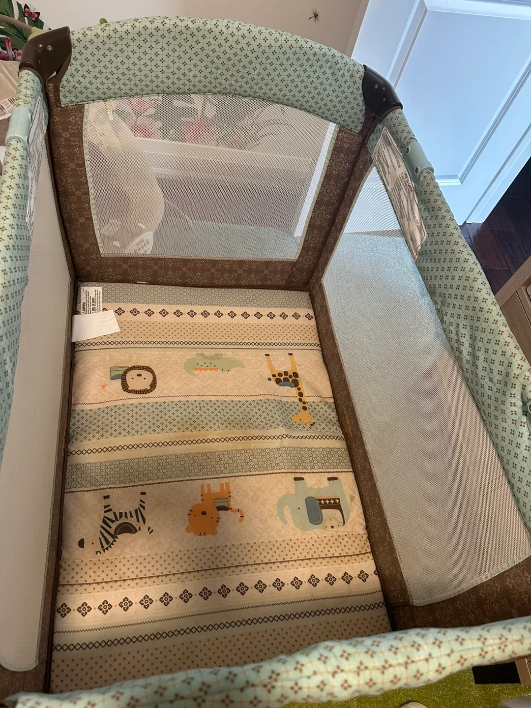 Carter's Play Yard with Bouncer and Carry Bag image indicator(2)