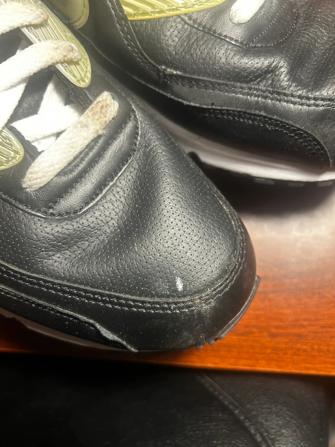 Nike Air Max 90, Black & White image indicator(7)