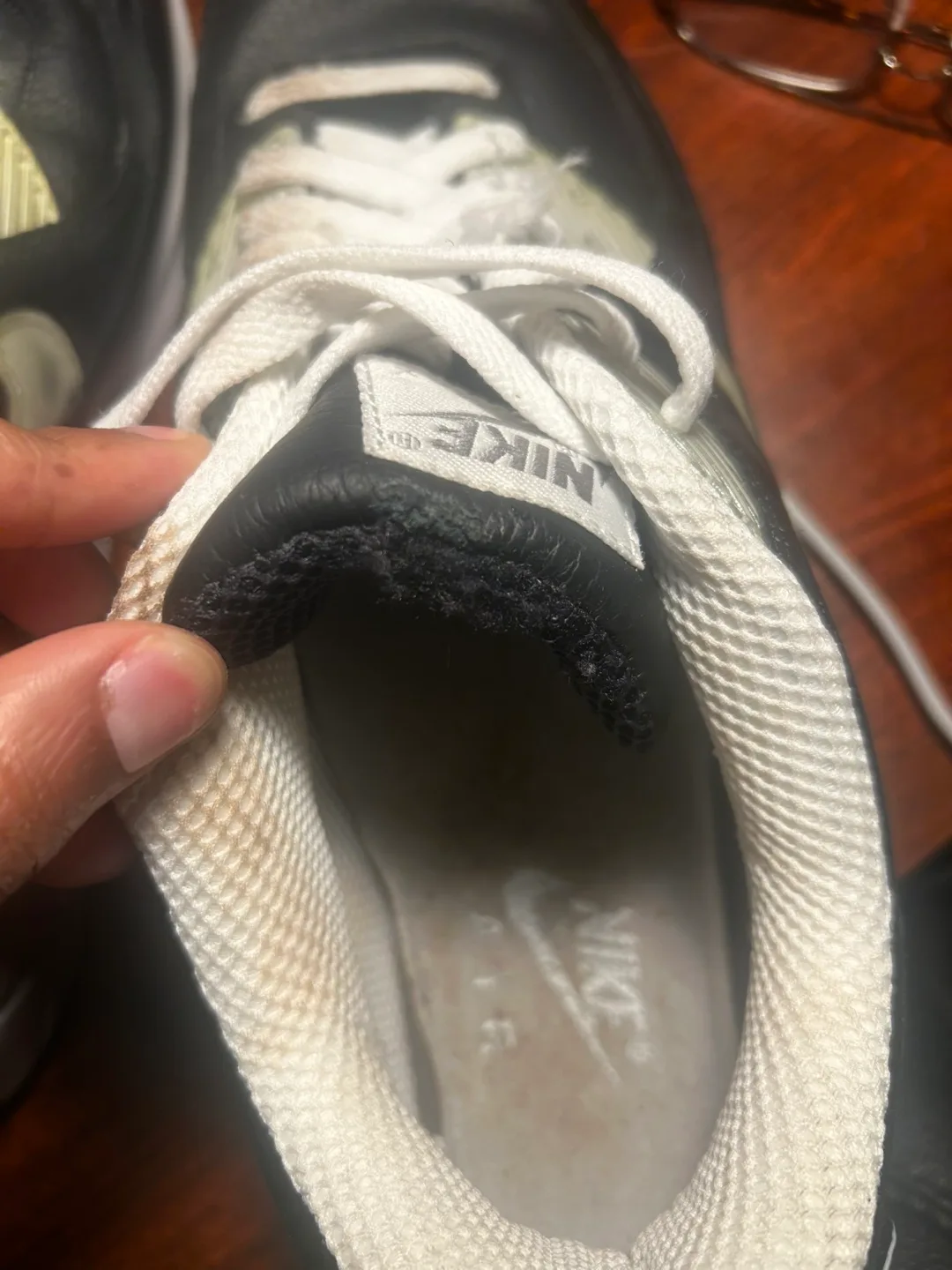 Nike Air Max 90, Black & White image indicator(6)