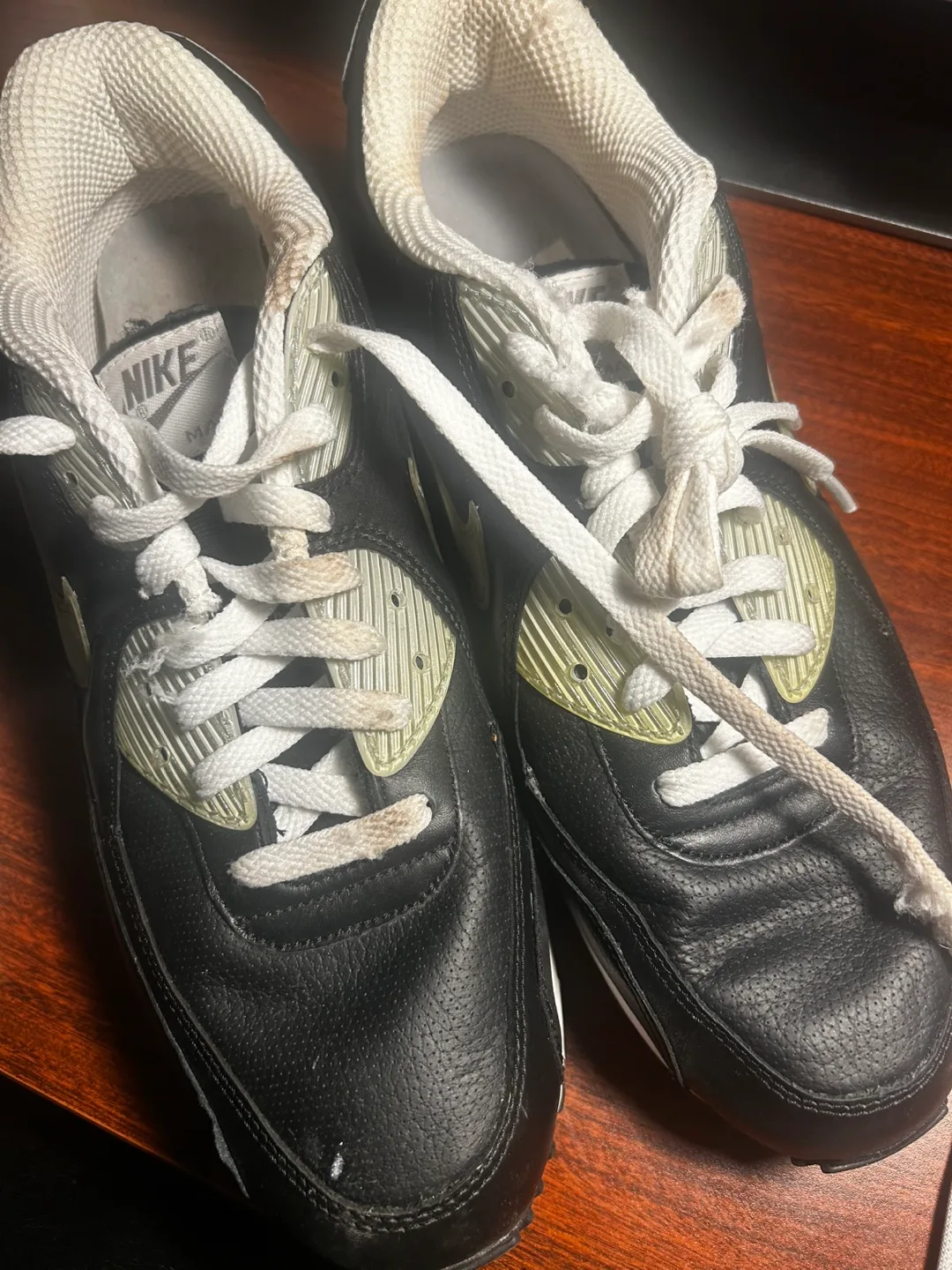 Nike Air Max 90, Black & White image indicator(9)