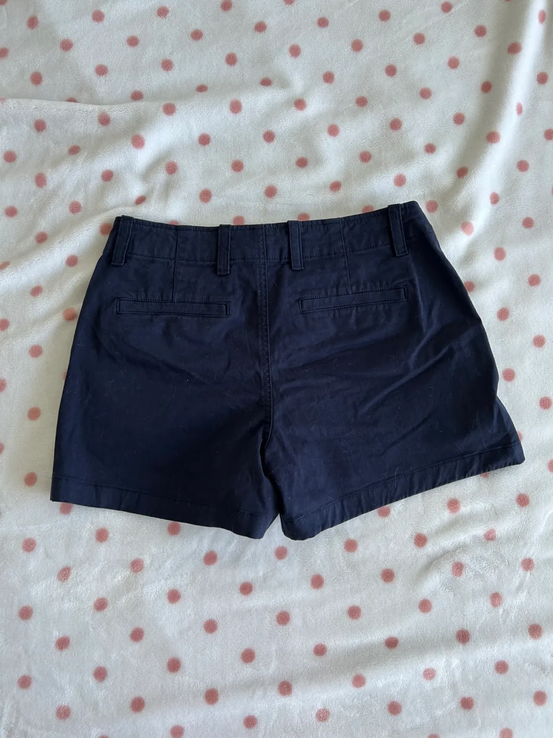 NWT Gap khaki shorts - size 2 image indicator(2)