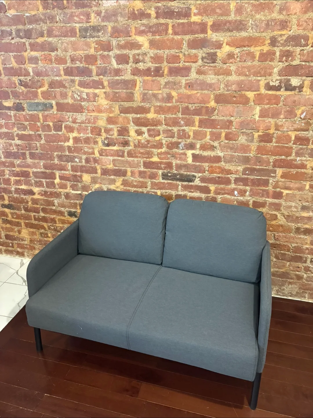 IKEA GLÖSTAD Loveseat, Knisa Dark Gray thumbnail