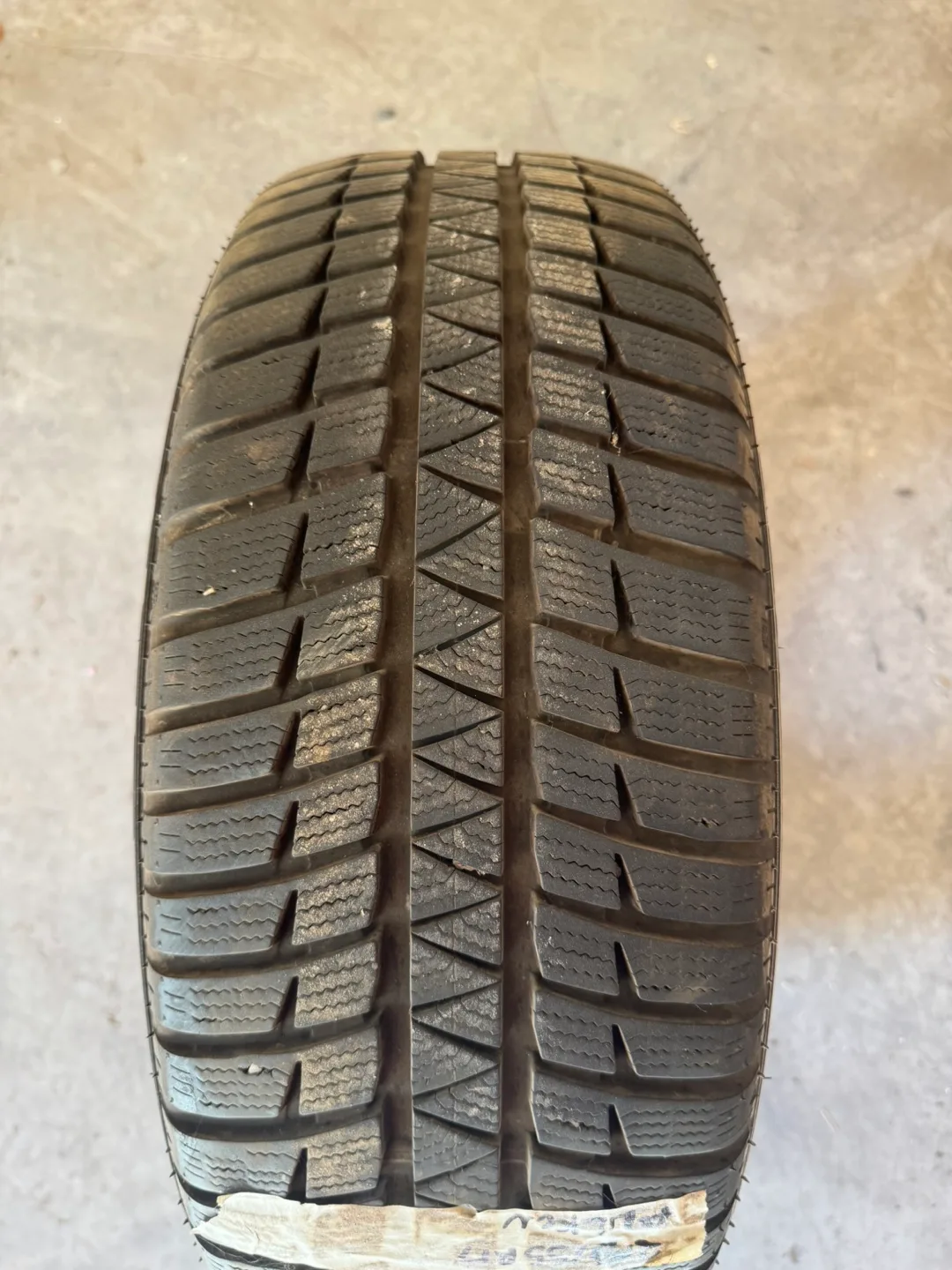 215/55R17 one single winter tire thumbnail