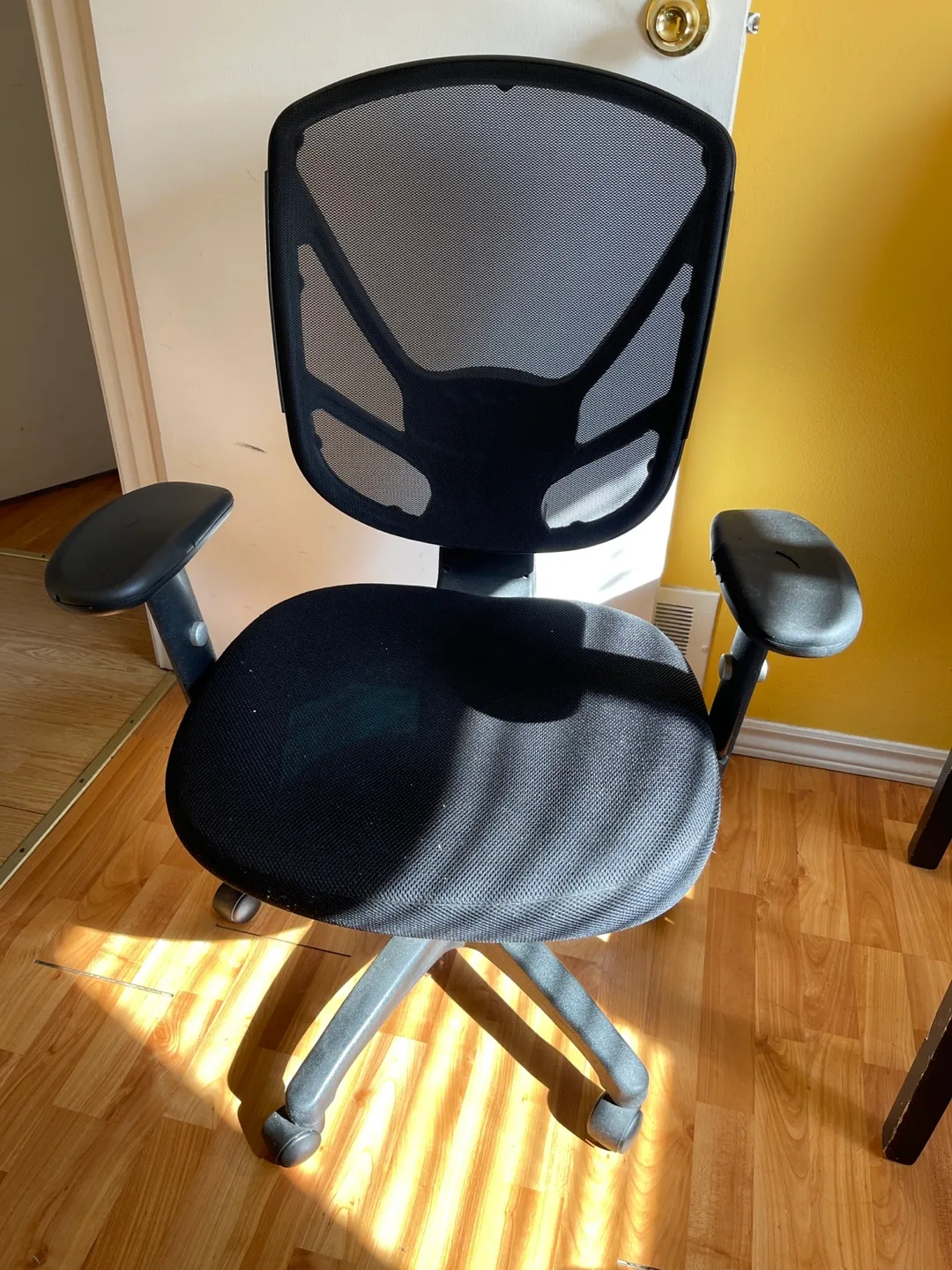 Black Mesh Office Chair thumbnail