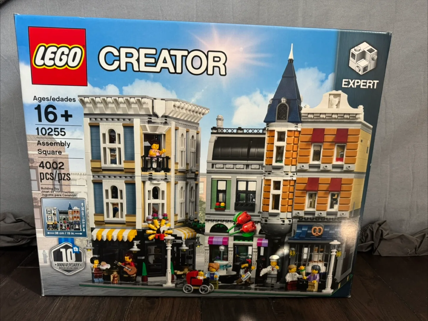 LEGO Assembly Square 10255 - New in Box thumbnail