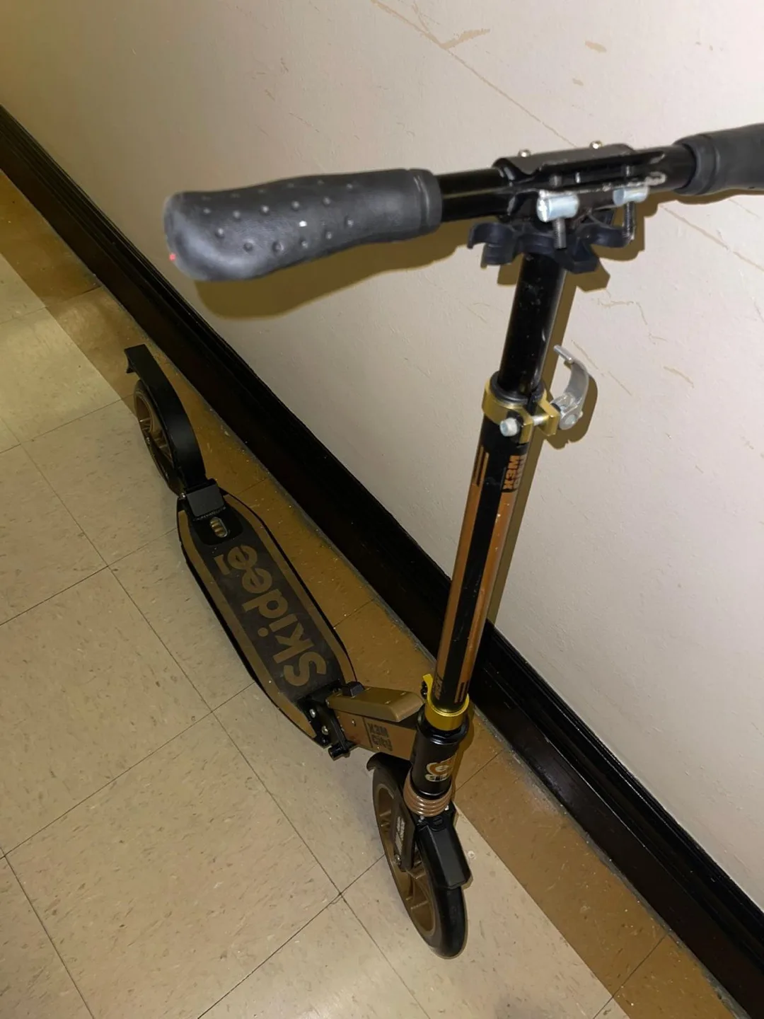 Skidee Kick Scooter - Gold/Black thumbnail