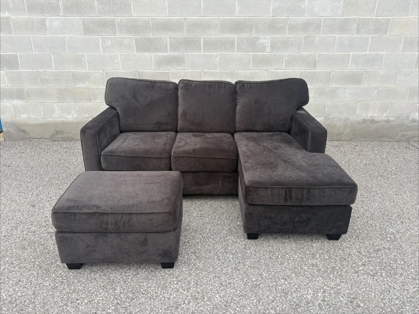 FREE DELIVERY✅• GREY SUEDE SECTIONAL COUCH / SOFA w/ OTTOMAN thumbnail